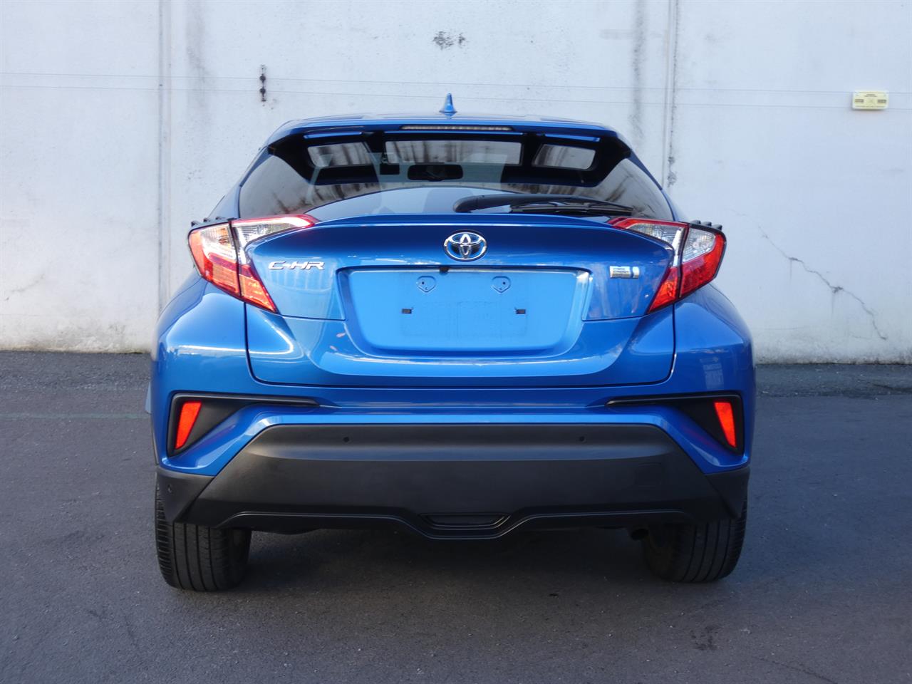 2017 Toyota C-HR thumbnail