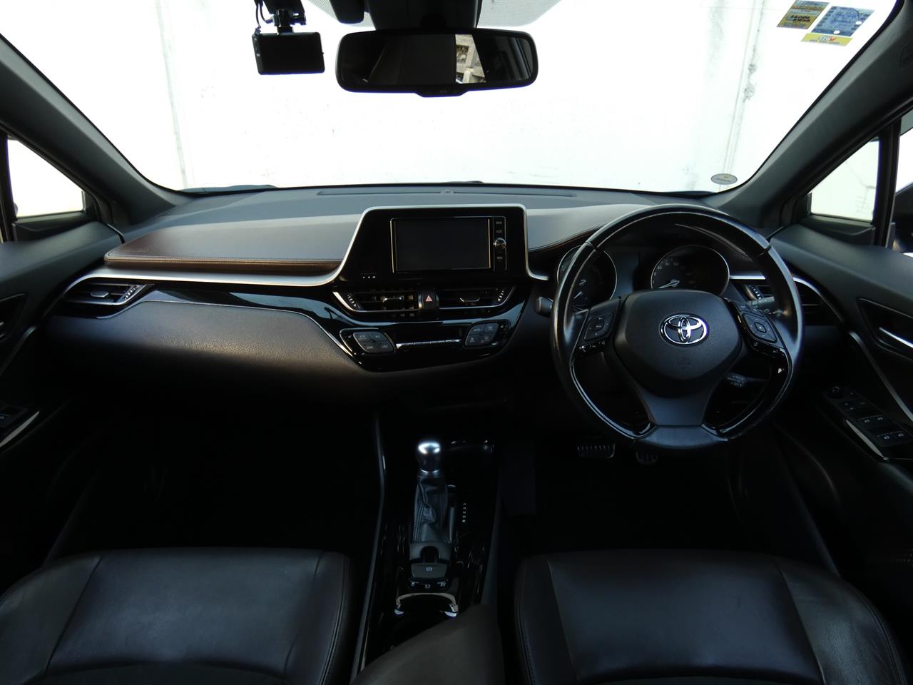 2017 Toyota C-HR thumbnail