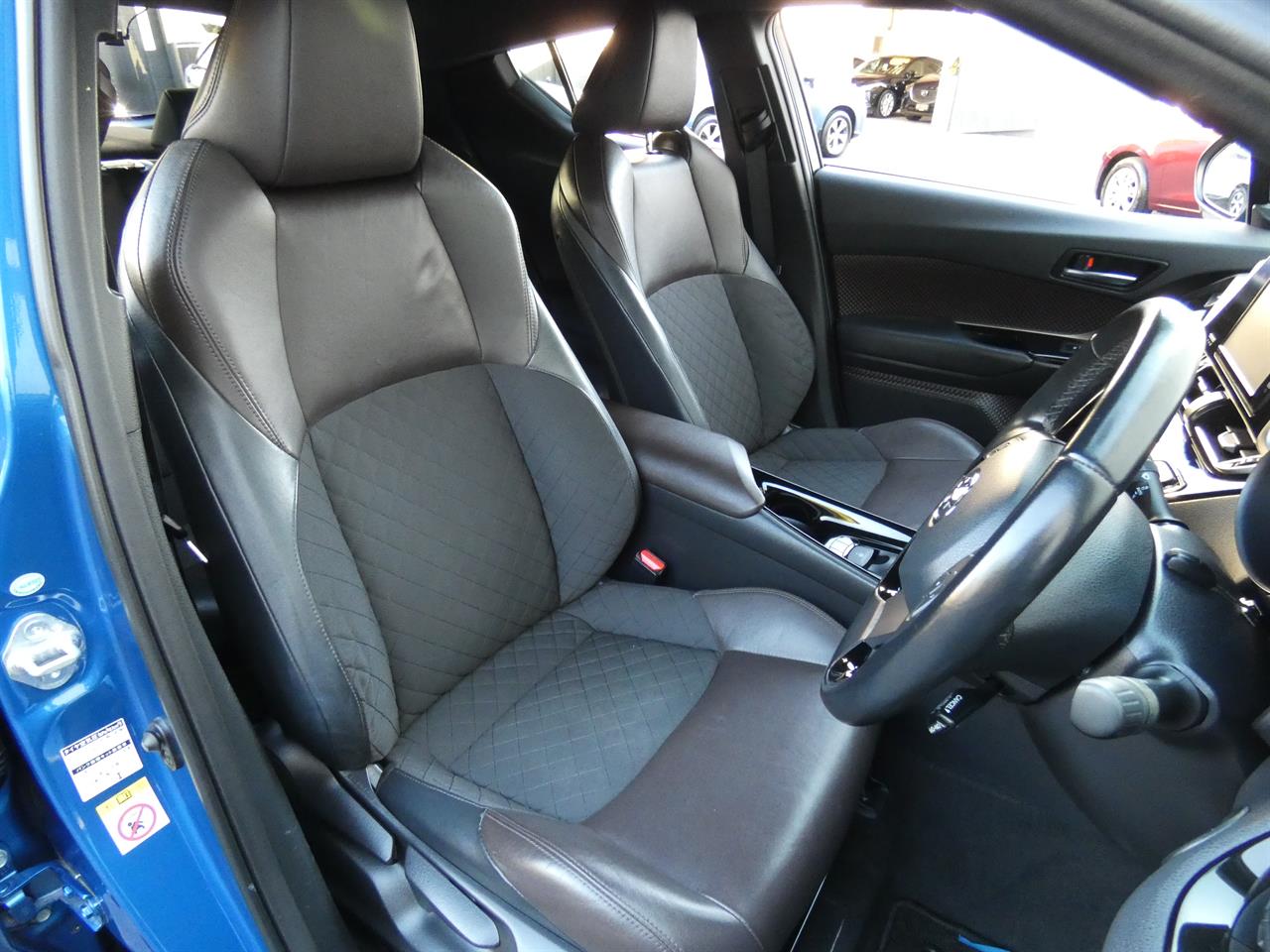 2017 Toyota C-HR thumbnail