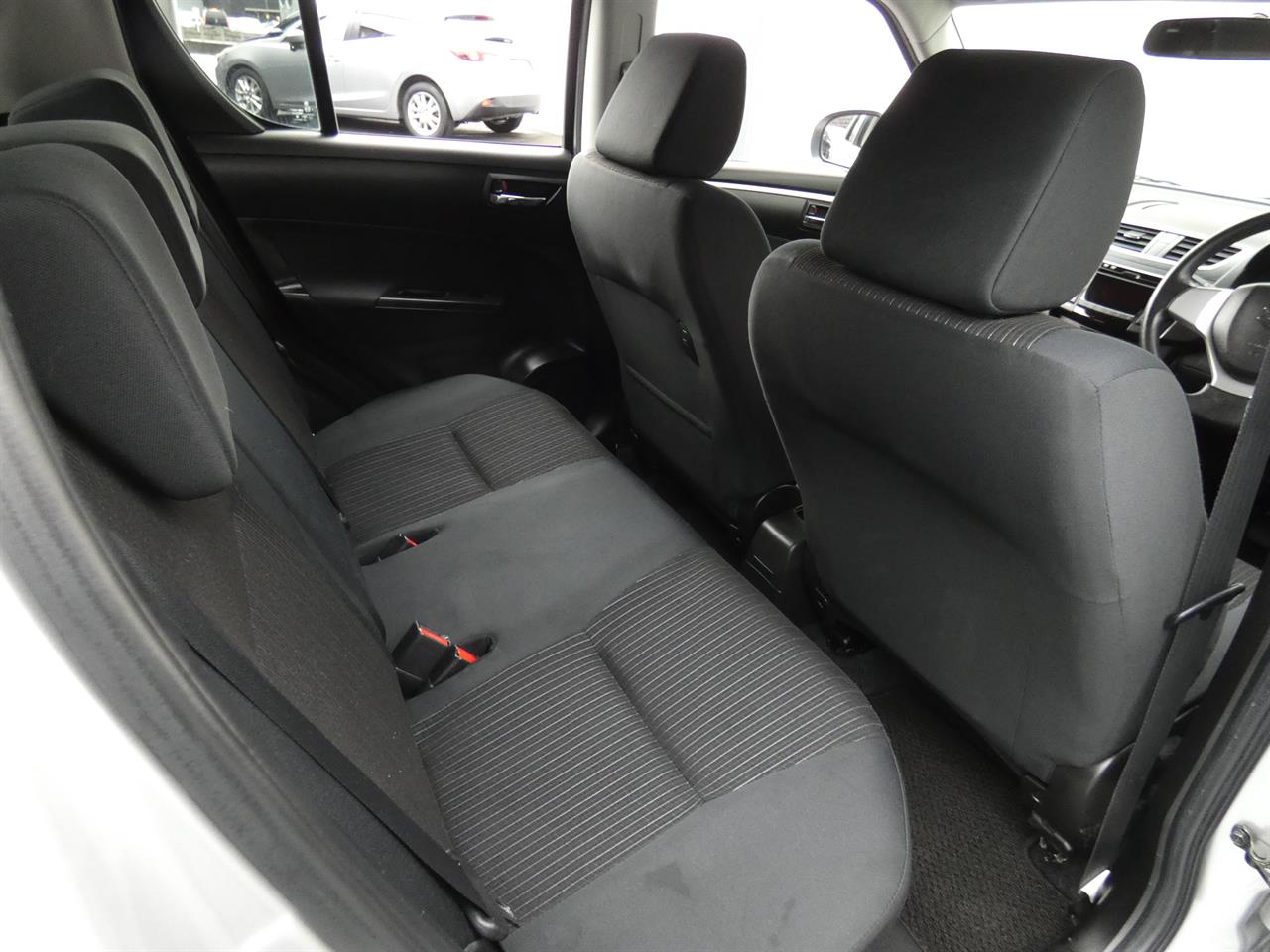 2015 Suzuki Swift thumbnail