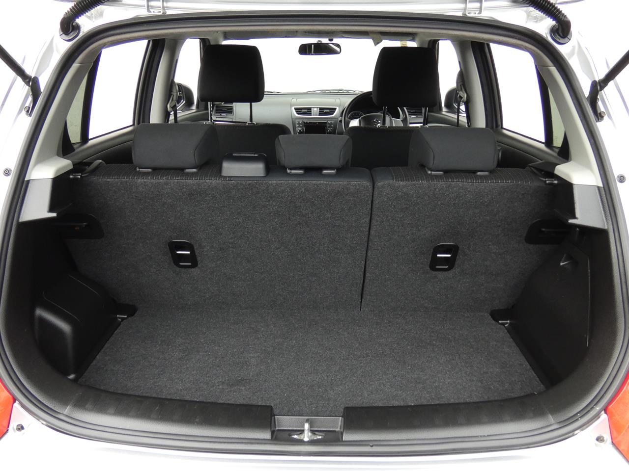 2015 Suzuki Swift thumbnail
