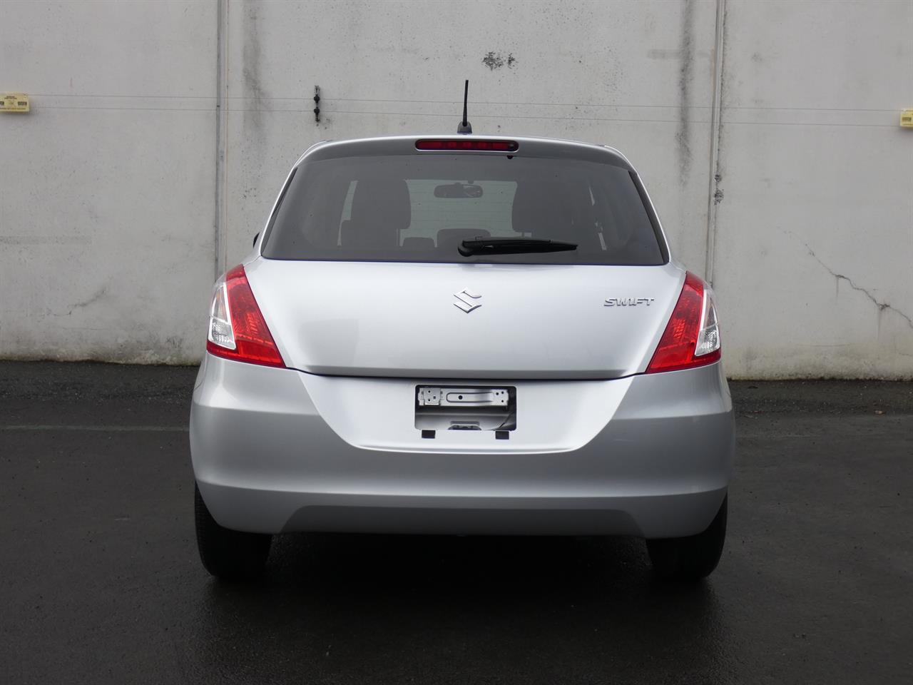 2015 Suzuki Swift thumbnail
