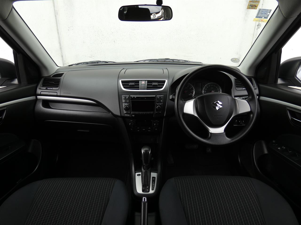 2015 Suzuki Swift thumbnail