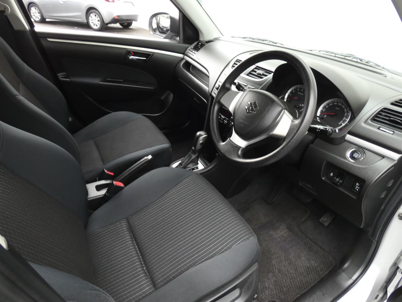 2015 Suzuki Swift thumbnail