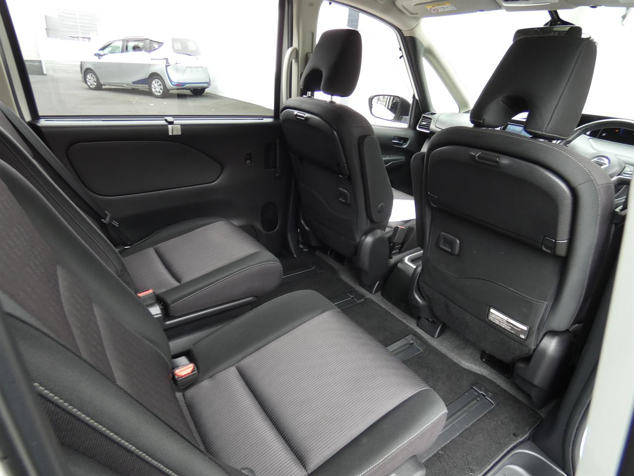 2018 Nissan SERENA thumbnail