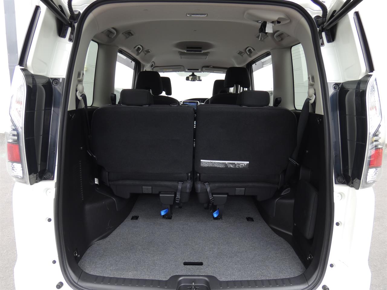 2018 Nissan SERENA thumbnail