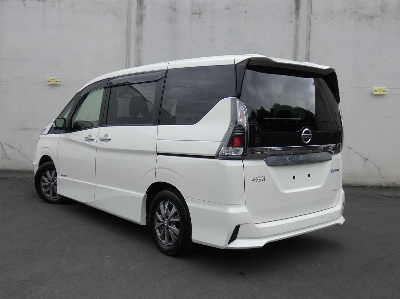 2018 Nissan SERENA thumbnail