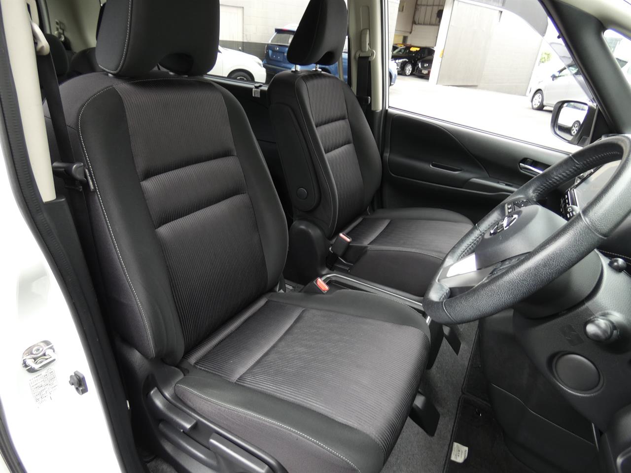 2018 Nissan SERENA thumbnail