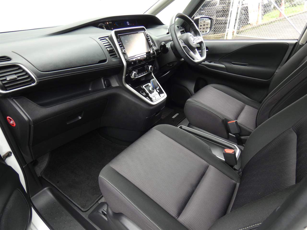 2018 Nissan SERENA thumbnail