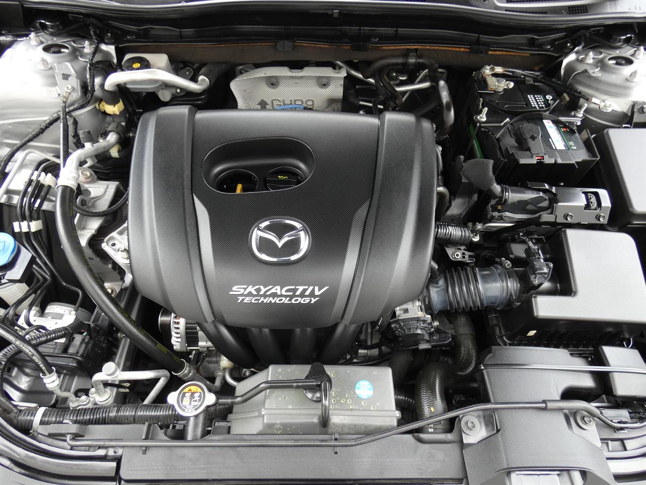 2016 Mazda AXELA thumbnail