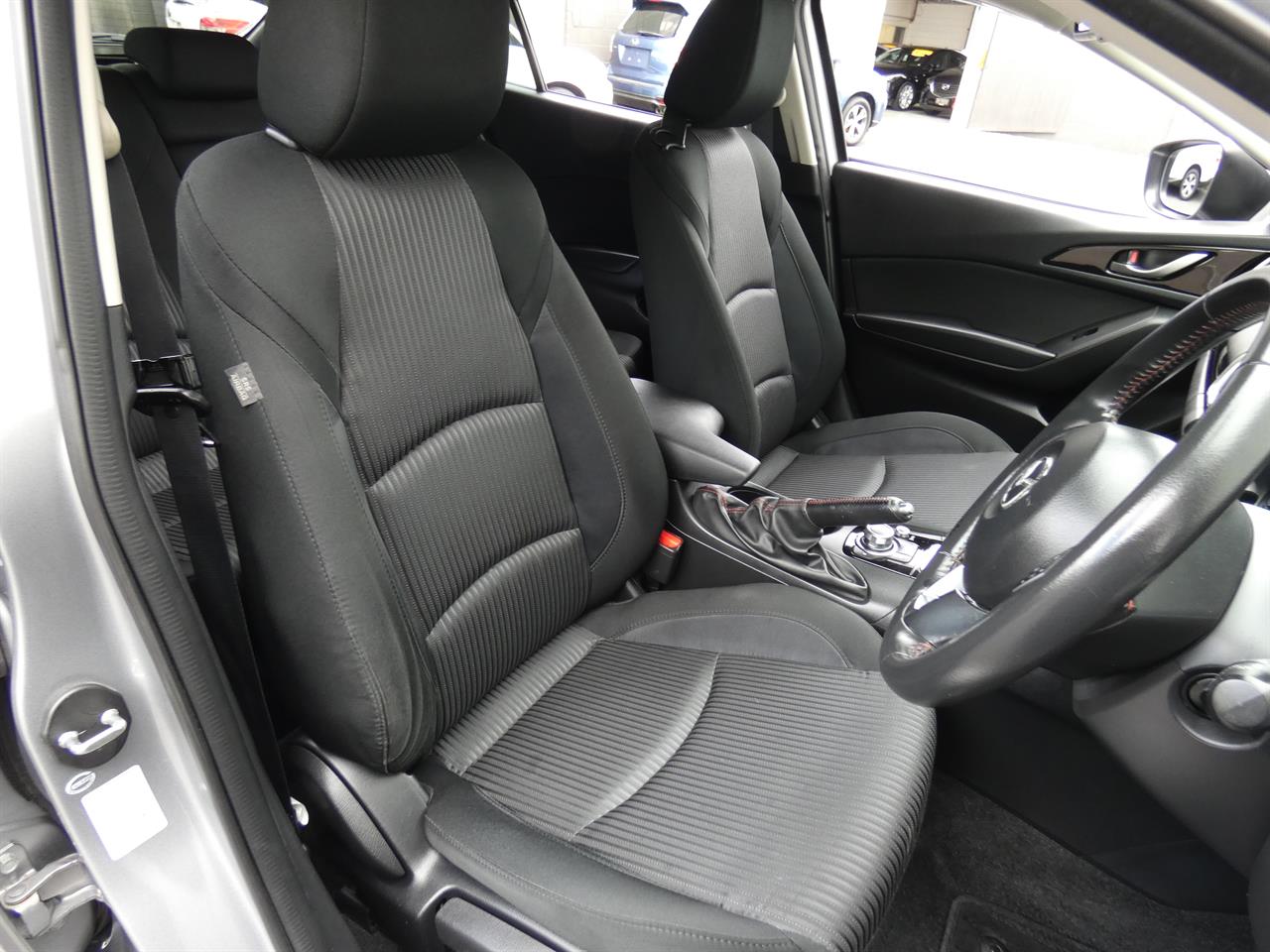 2016 Mazda AXELA thumbnail