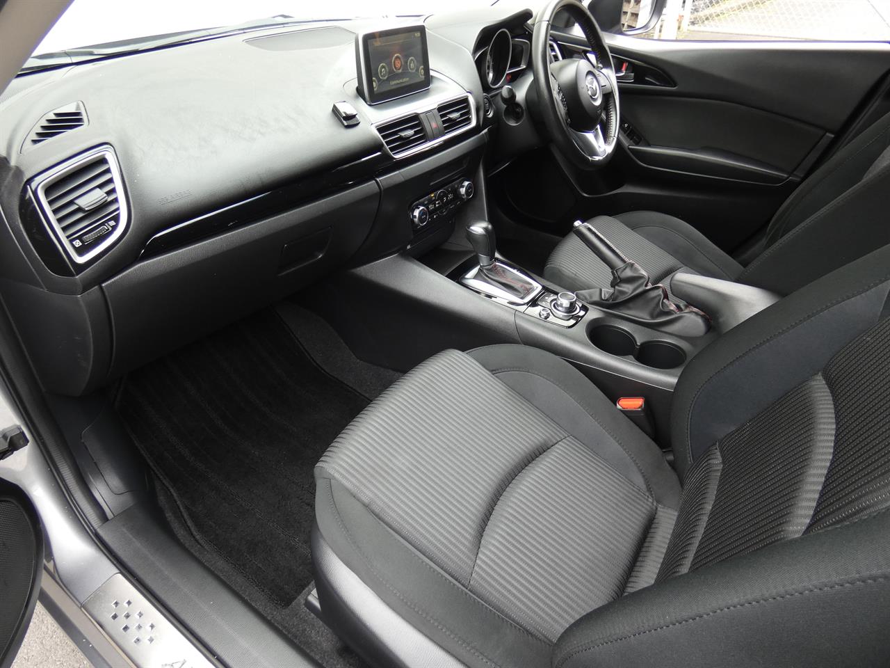2016 Mazda AXELA thumbnail