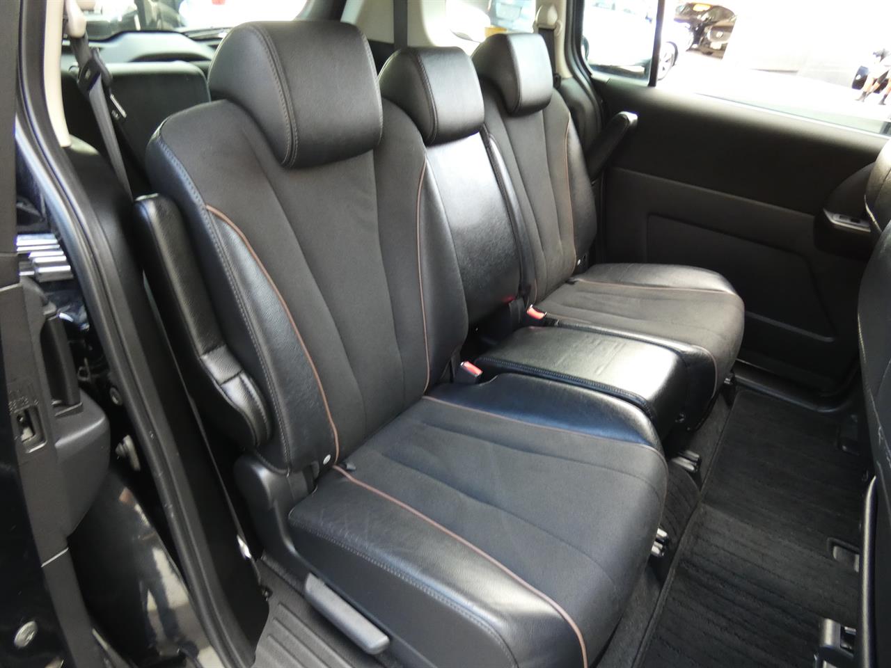 2016 Mazda Premacy thumbnail