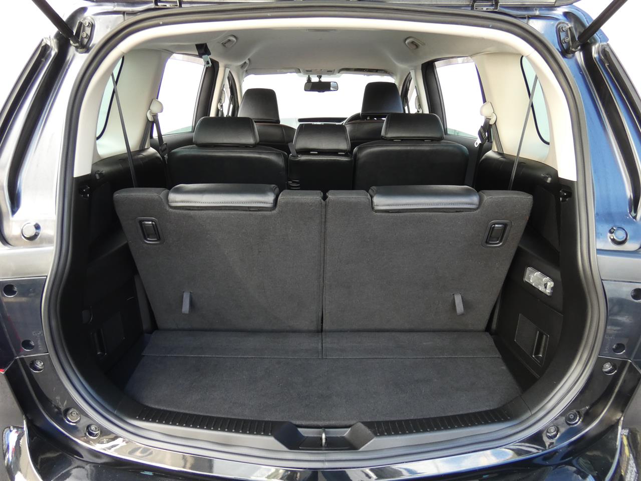 2016 Mazda Premacy thumbnail
