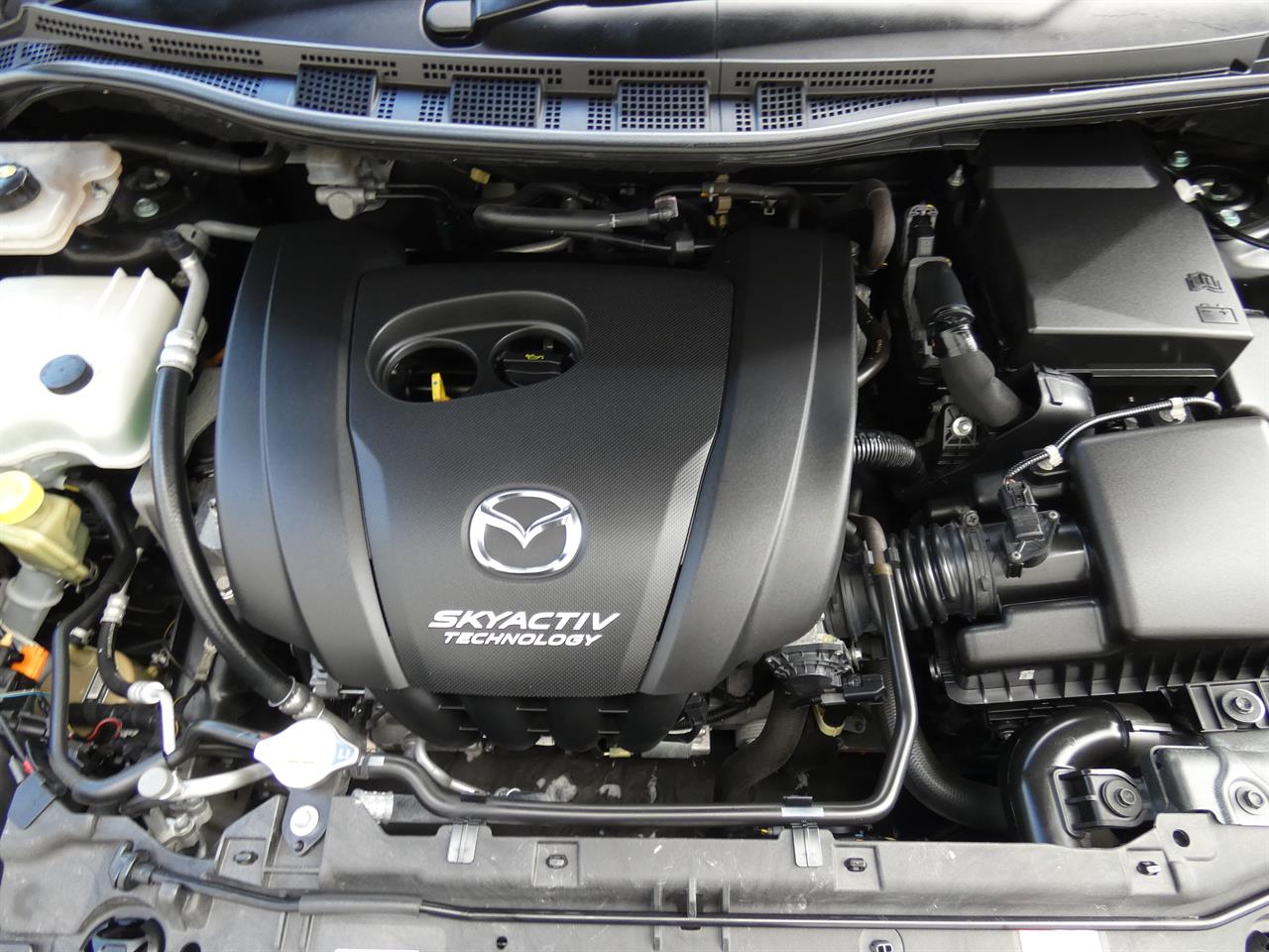 2016 Mazda Premacy thumbnail