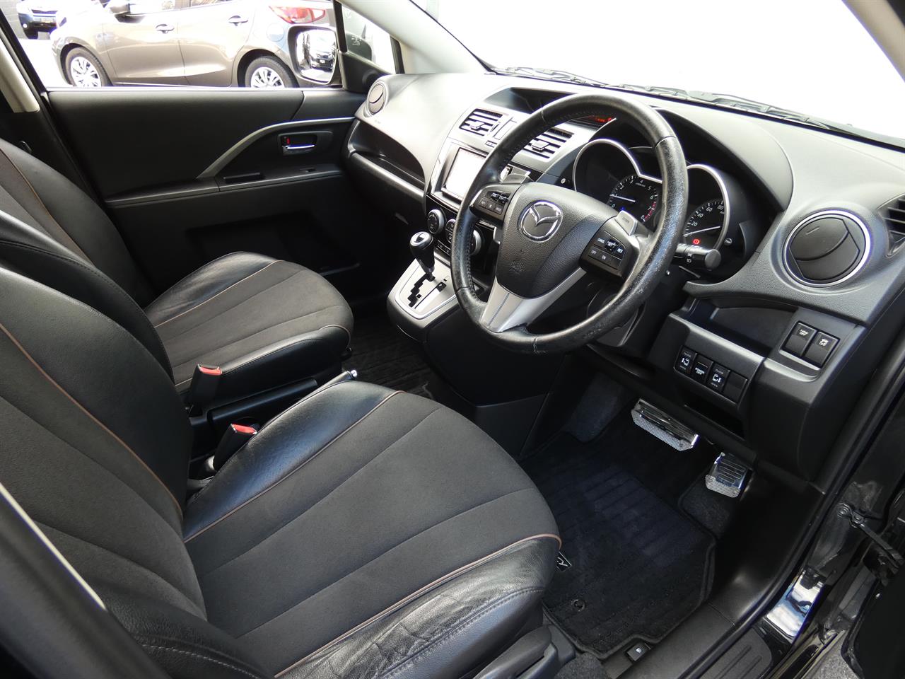 2016 Mazda Premacy thumbnail