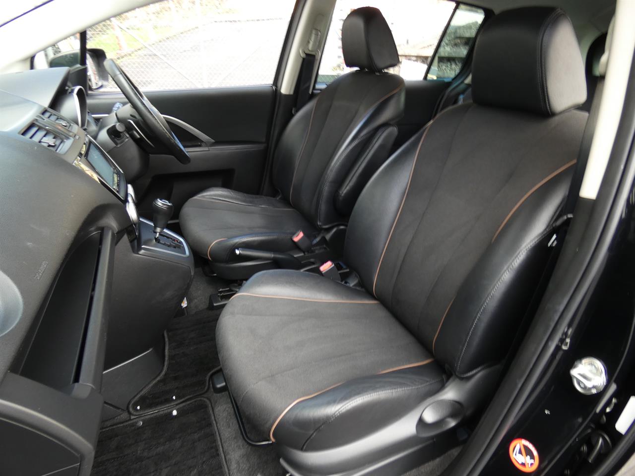 2016 Mazda Premacy thumbnail