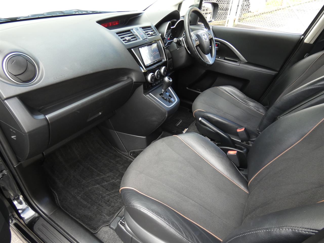 2016 Mazda Premacy thumbnail
