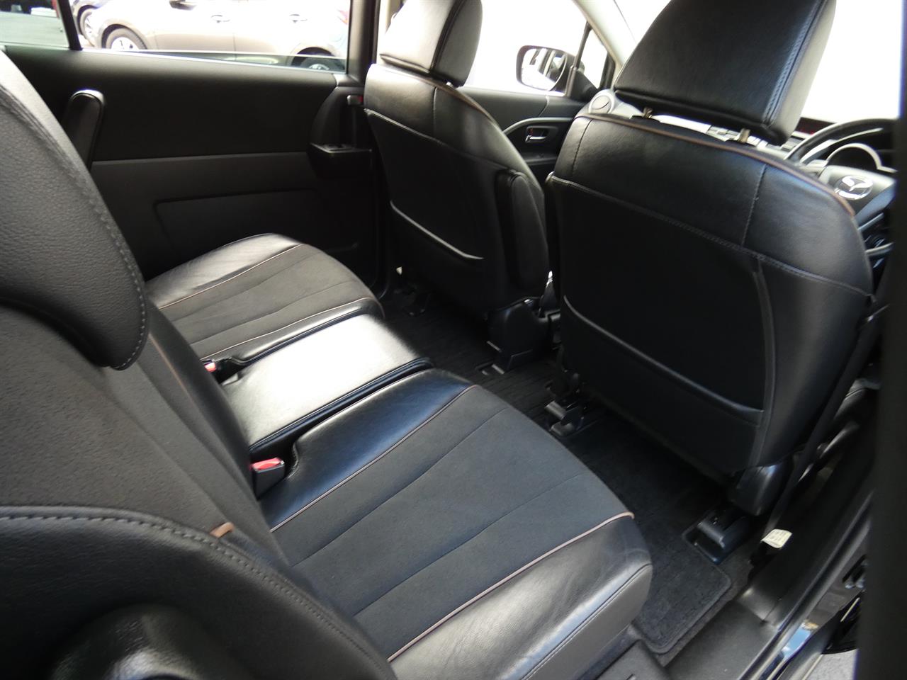 2016 Mazda Premacy thumbnail
