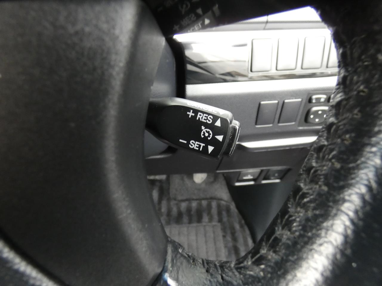 2015 Toyota Estima thumbnail