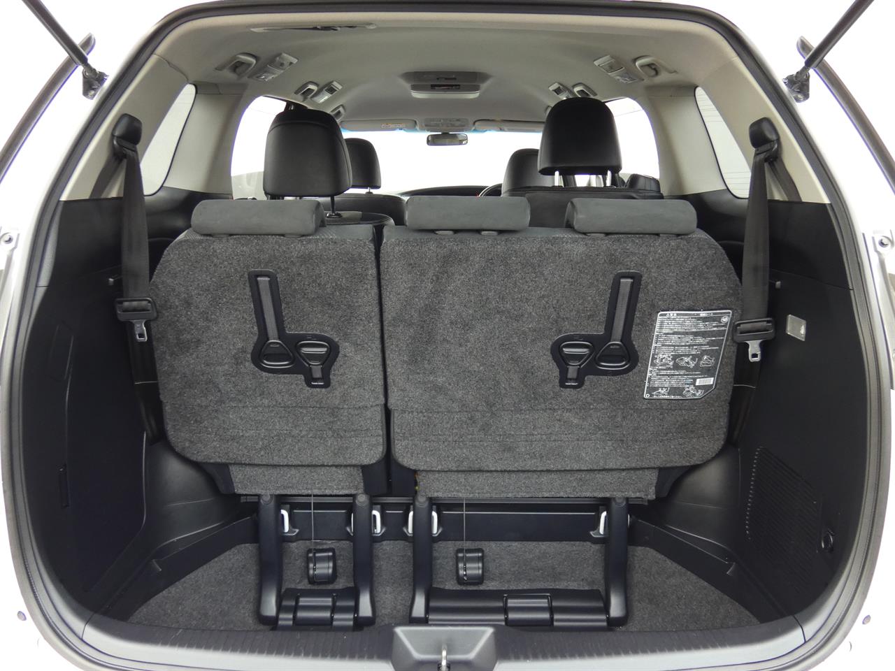 2015 Toyota Estima thumbnail
