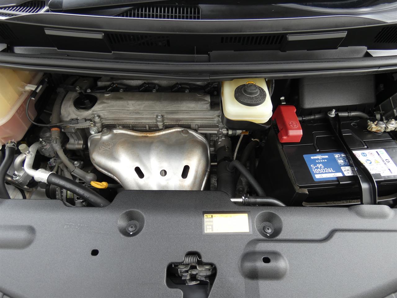 2015 Toyota Estima thumbnail