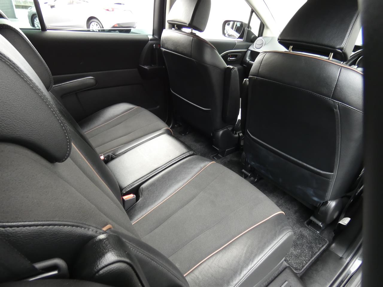 2016 Mazda Premacy thumbnail