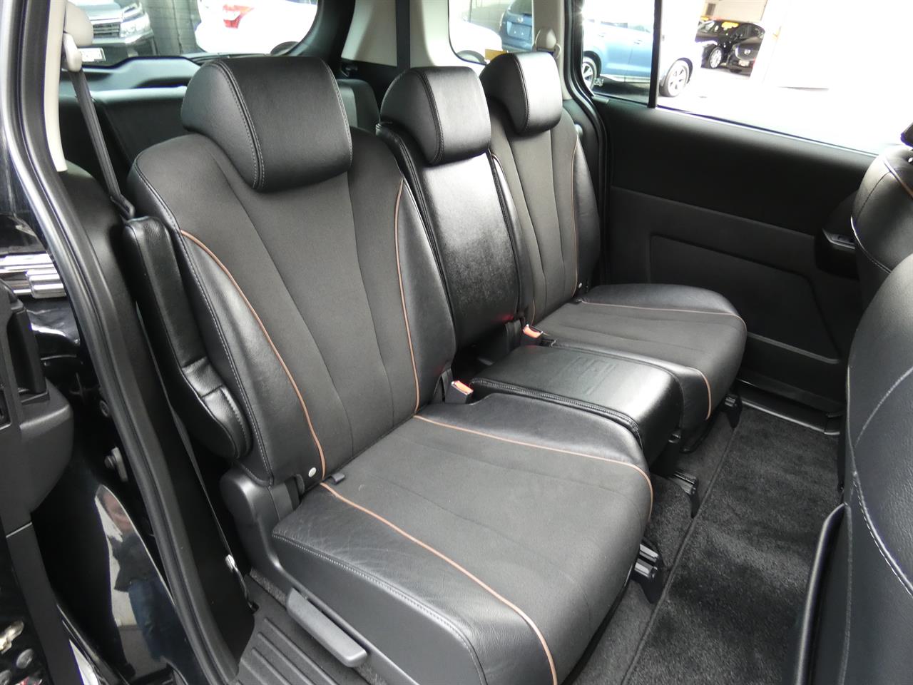 2016 Mazda Premacy thumbnail
