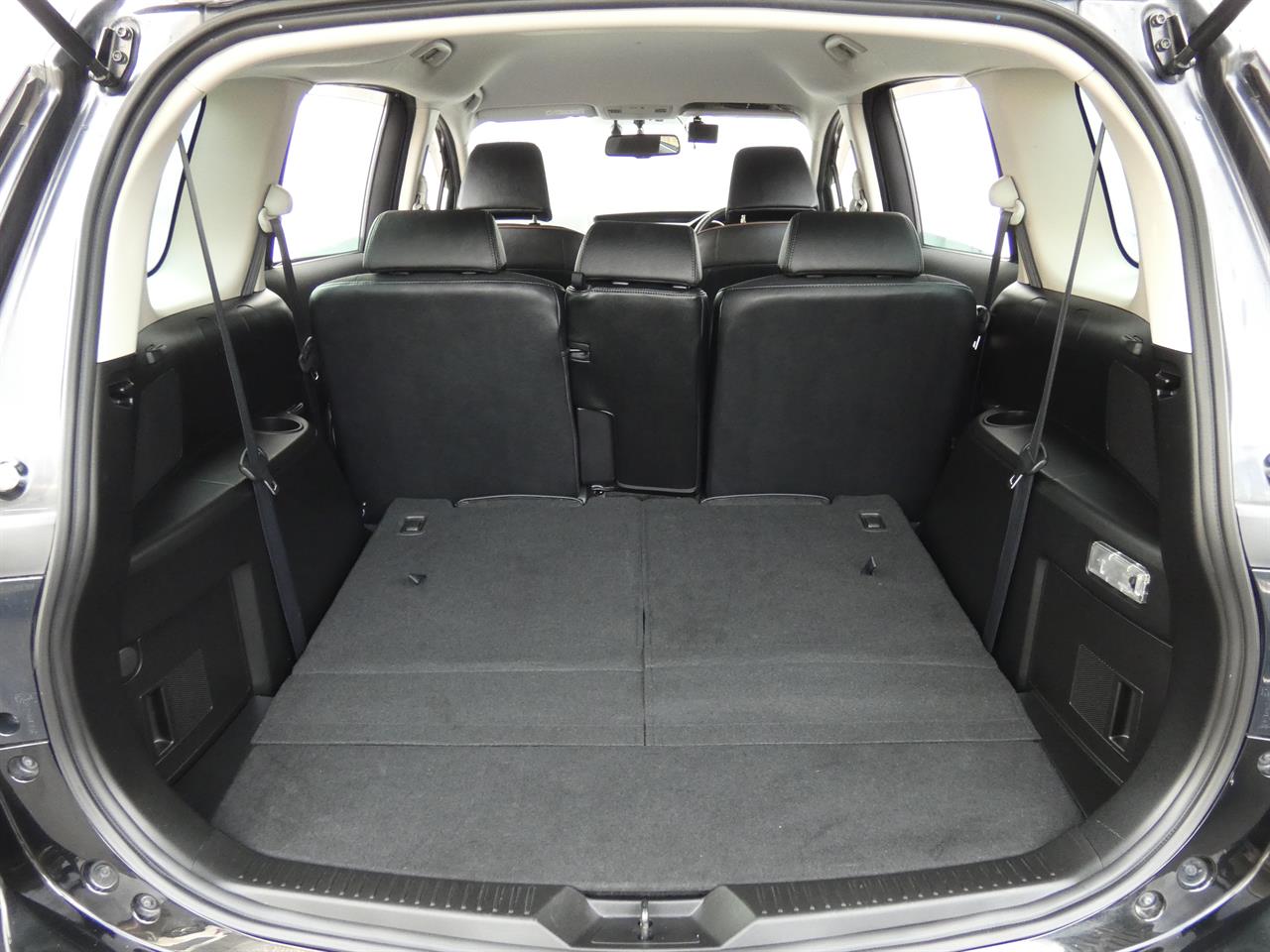 2016 Mazda Premacy thumbnail