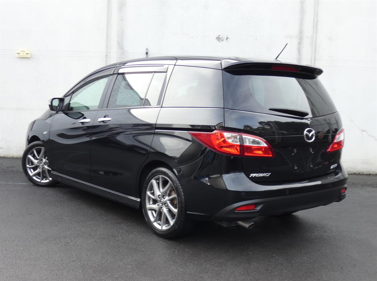 2016 Mazda Premacy thumbnail