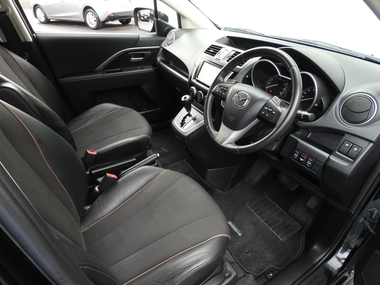 2016 Mazda Premacy thumbnail