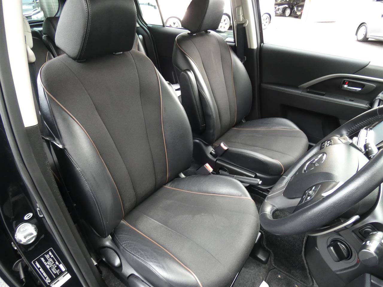 2016 Mazda Premacy thumbnail