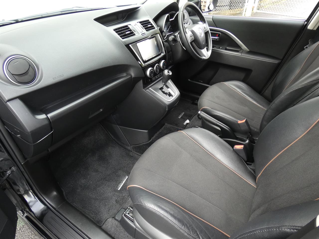 2016 Mazda Premacy thumbnail