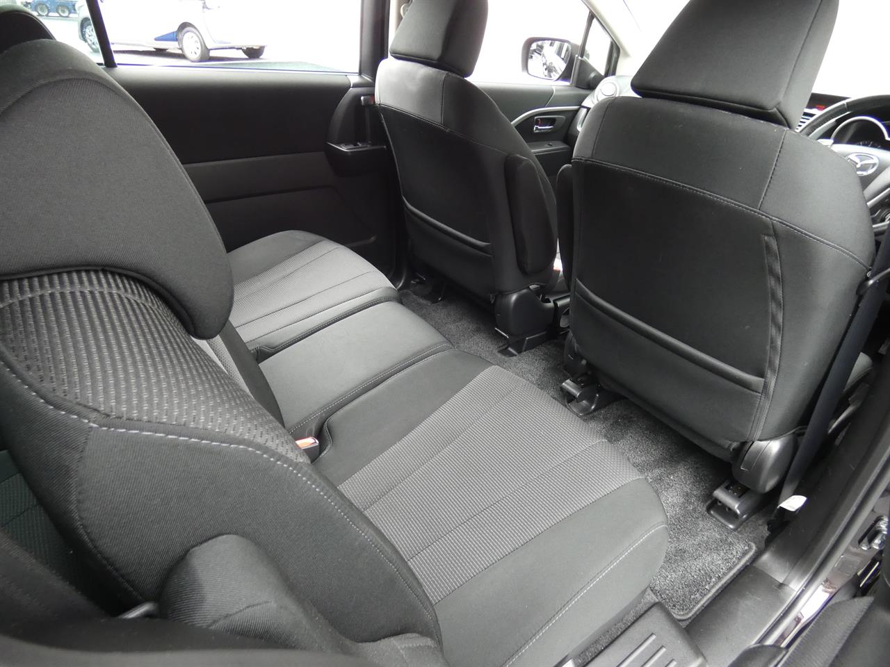 2017 Mazda Premacy thumbnail