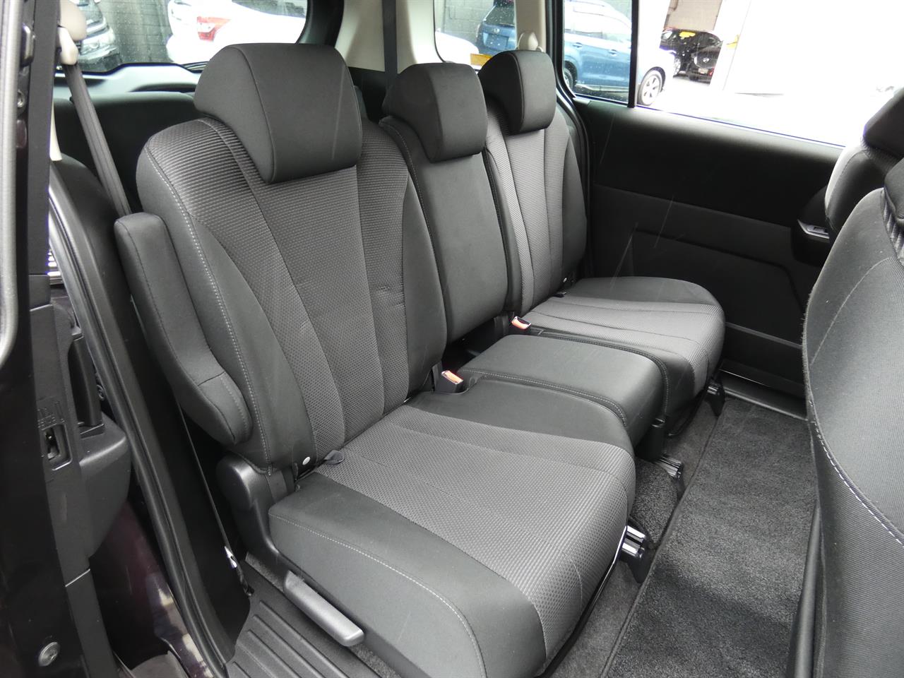 2017 Mazda Premacy thumbnail