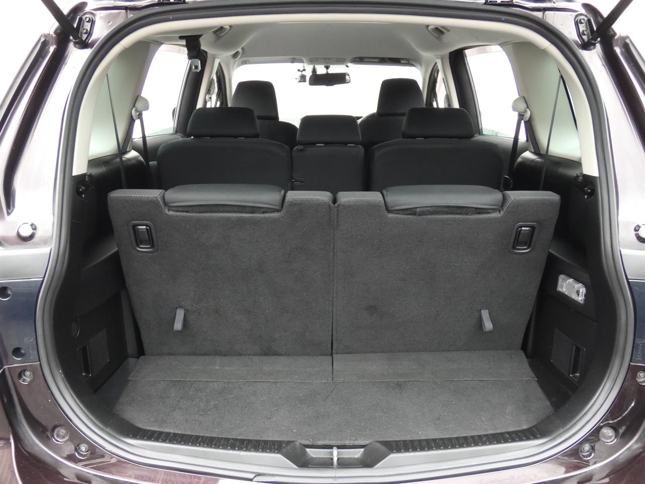2017 Mazda Premacy thumbnail