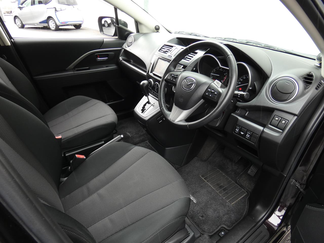 2017 Mazda Premacy thumbnail