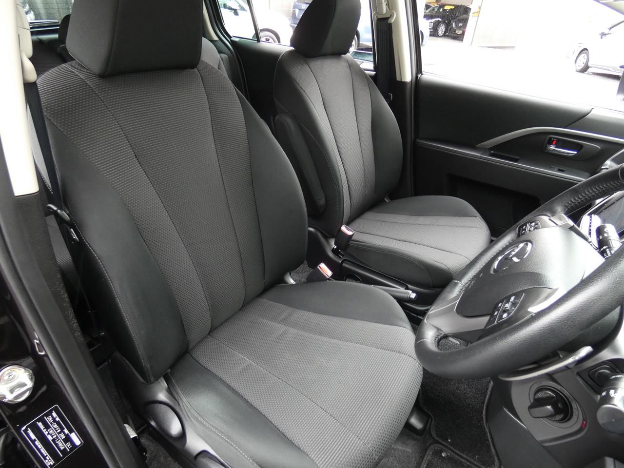 2017 Mazda Premacy thumbnail