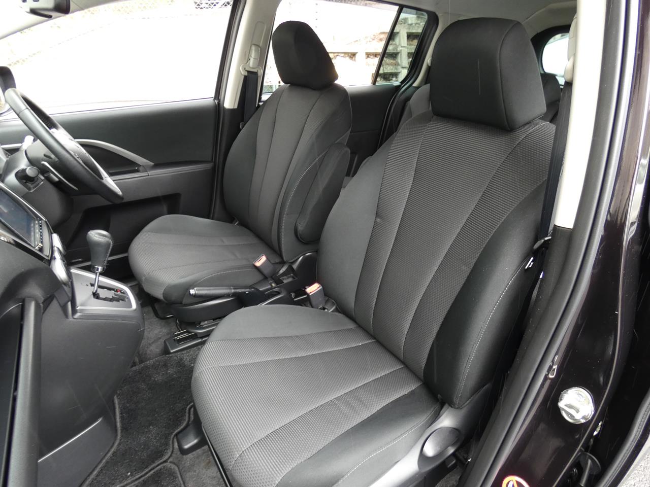 2017 Mazda Premacy thumbnail