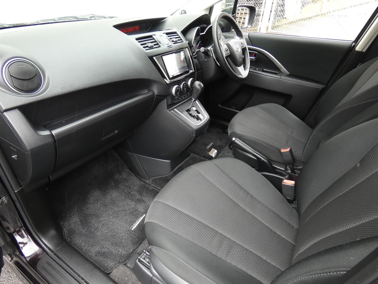 2017 Mazda Premacy thumbnail