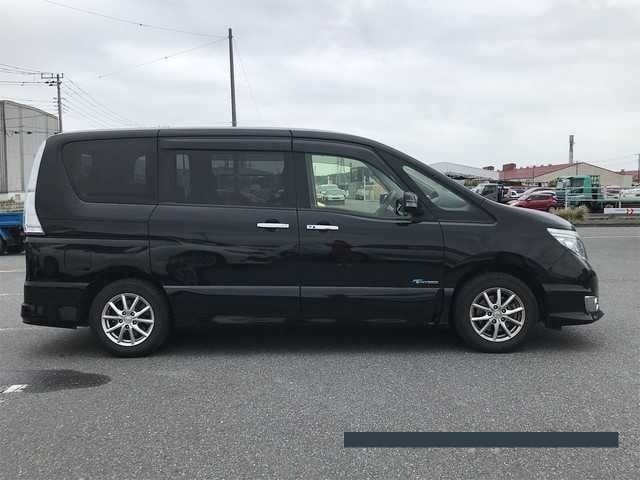 2015 Nissan Serena thumbnail