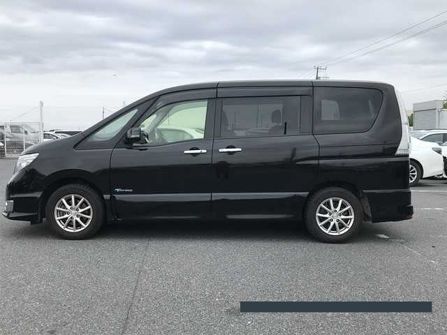 2015 Nissan Serena thumbnail