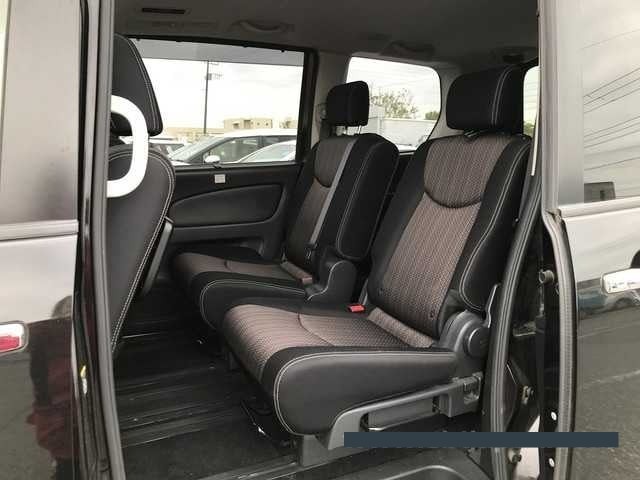 2015 Nissan Serena thumbnail