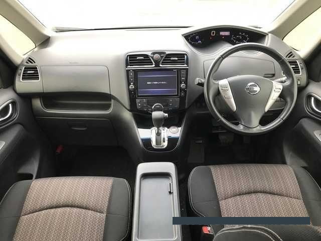 2015 Nissan Serena thumbnail
