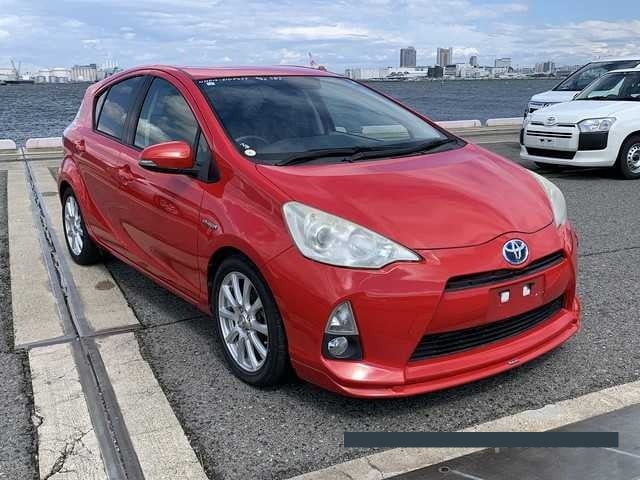 2013 Toyota Aqua thumbnail