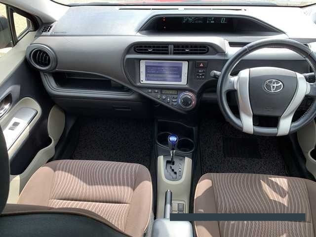 2013 Toyota Aqua thumbnail