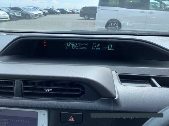 2013 Toyota Aqua thumbnail