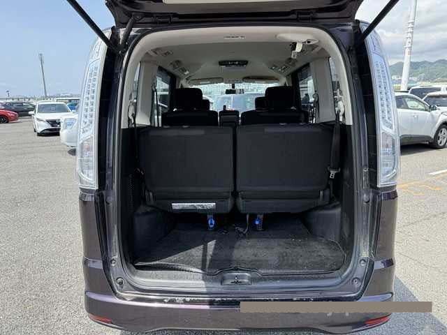 2013 Nissan Serena thumbnail