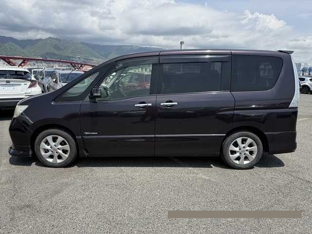 2013 Nissan Serena thumbnail