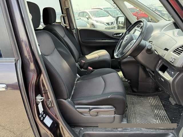 2013 Nissan Serena thumbnail